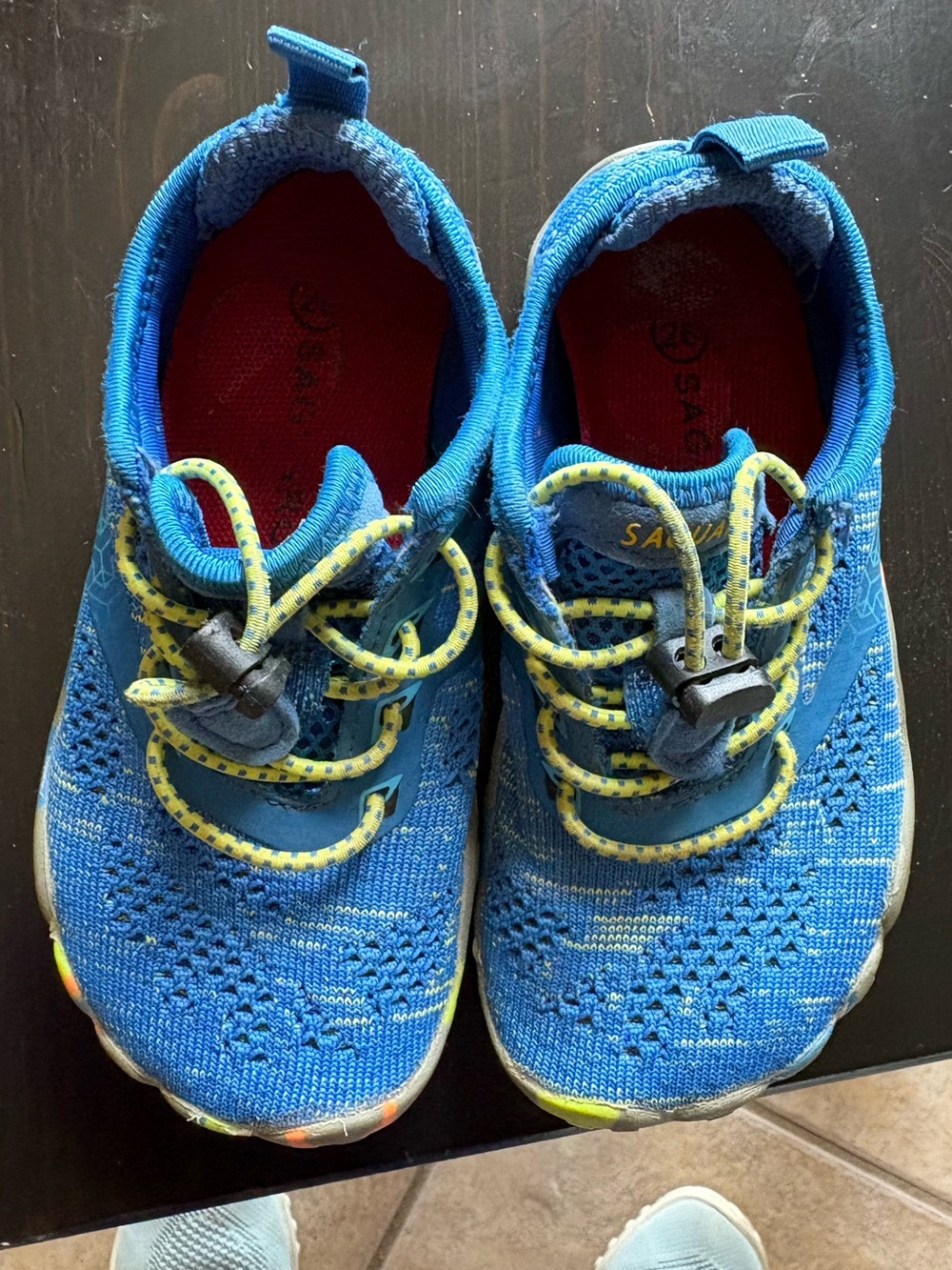 Kids Blue Knit Lace-Toggle Sneakers wide toe box (saguaro)